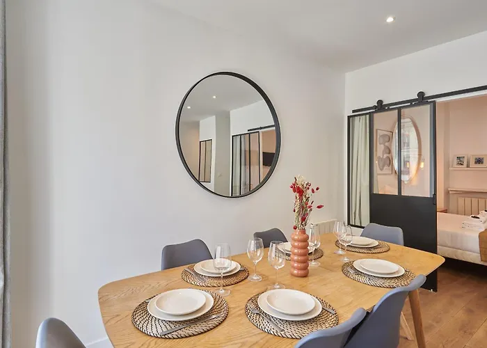 Apartment 2 Bedrooms Center Of Paris
