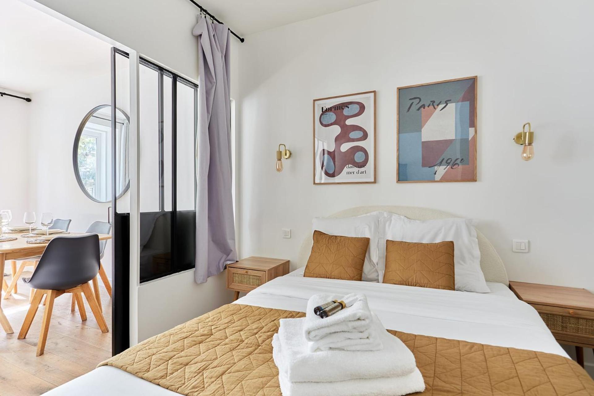 2 Bedrooms Center Of Appartement *