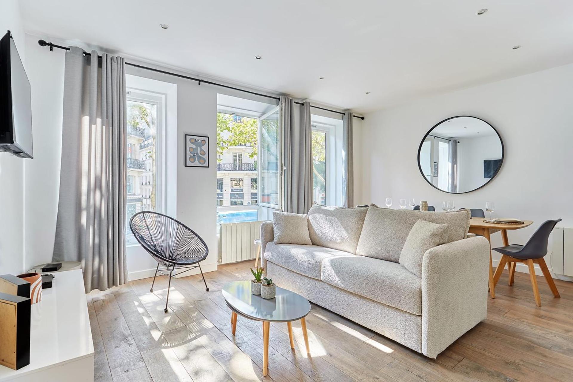 2 Bedrooms Center Of Appartement *